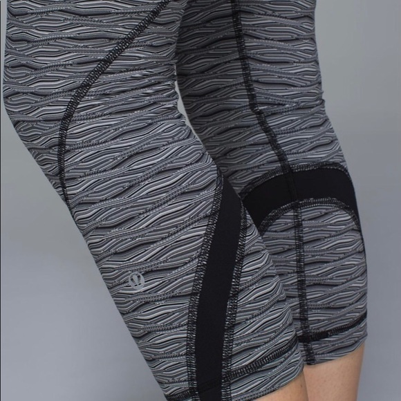 Lululemon inspire crop II - Picture 6 of 7